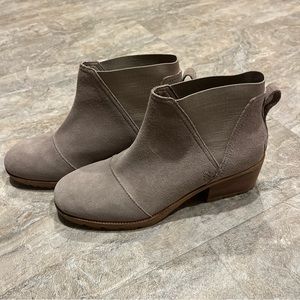 Sorel Women’s Cate Chelsea Bootie Size 8.5. Suede Leather Brown Pull On. Casual.